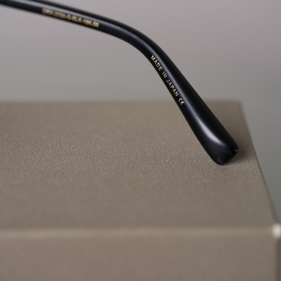 Dita Mach One - Black and 18k - Picture 9 of 10